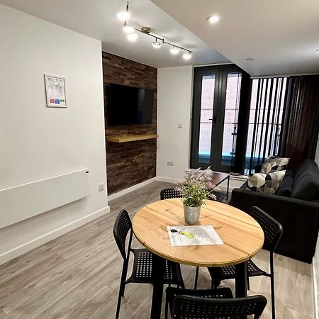 One Bed Apartment - City Centre Манчестър Екстериор снимка